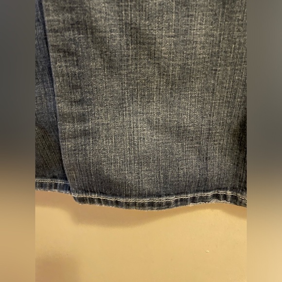 BKE Women’s Distressed Drew Bootcut Medium Wash Buckle Jeans Size 32 x 33 1/2 - Picture 2 of 15